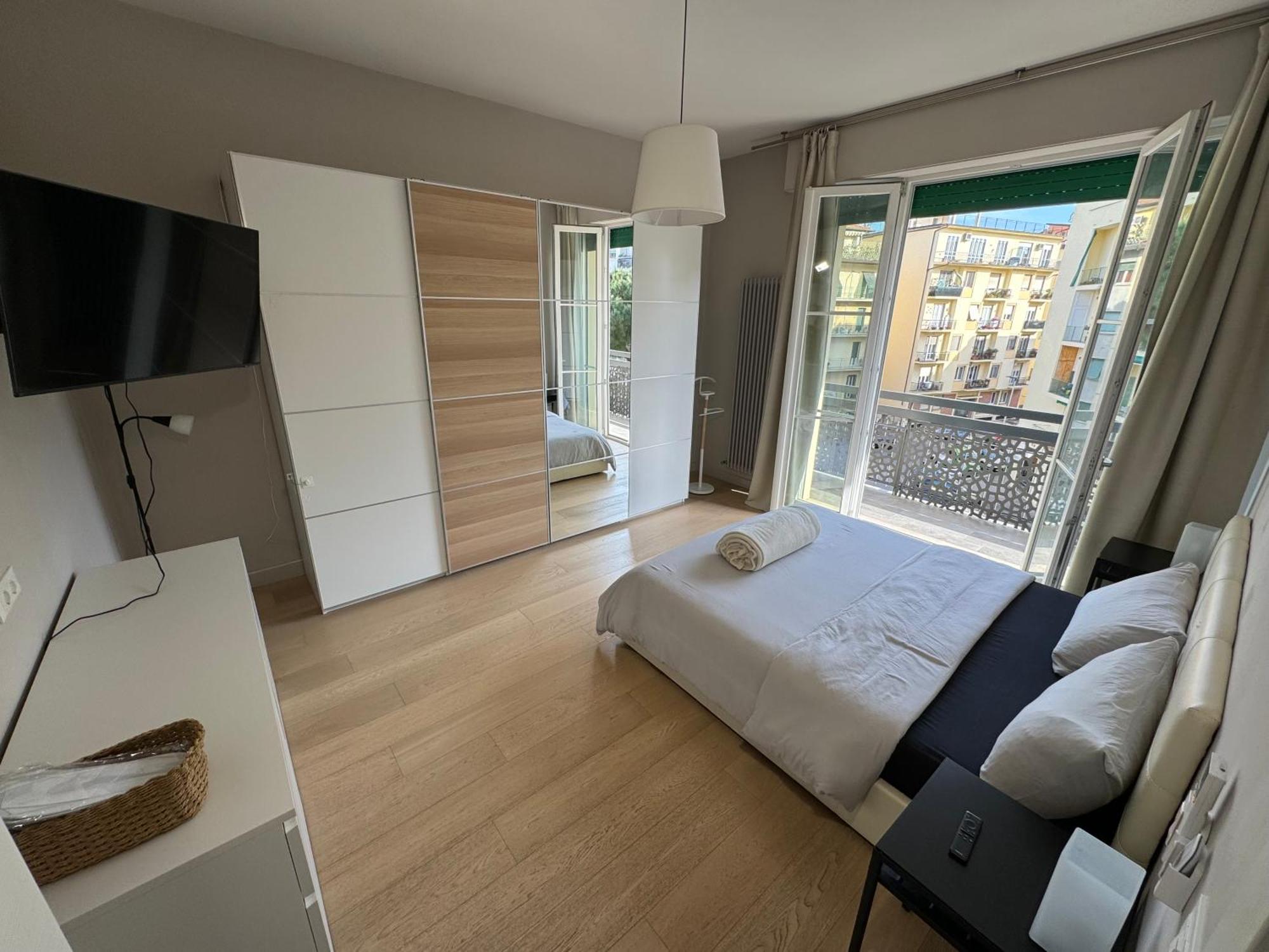 Modern Self Check-in Florencia